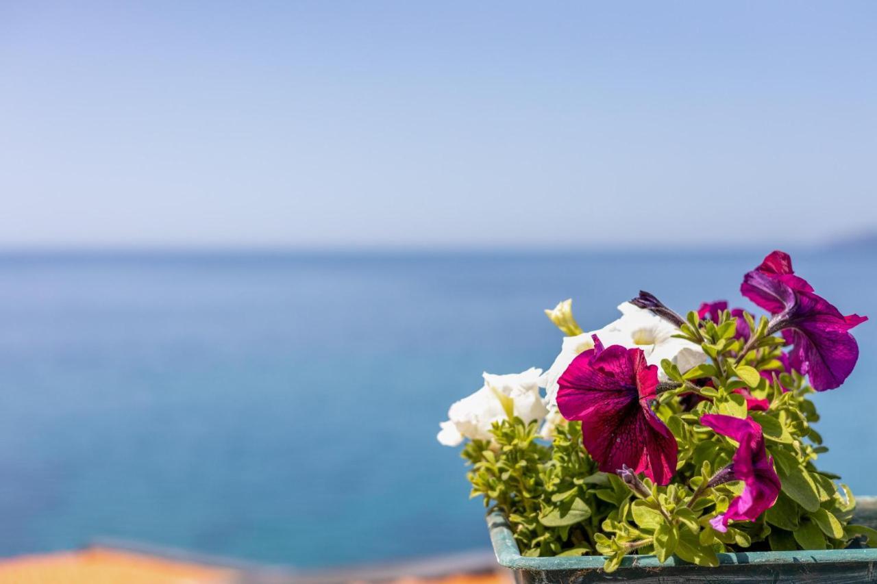 La Terrazza Sul Mare Villa Magomadas Luaran gambar